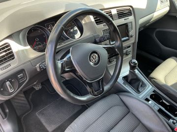 Volkswagen Golf - 10