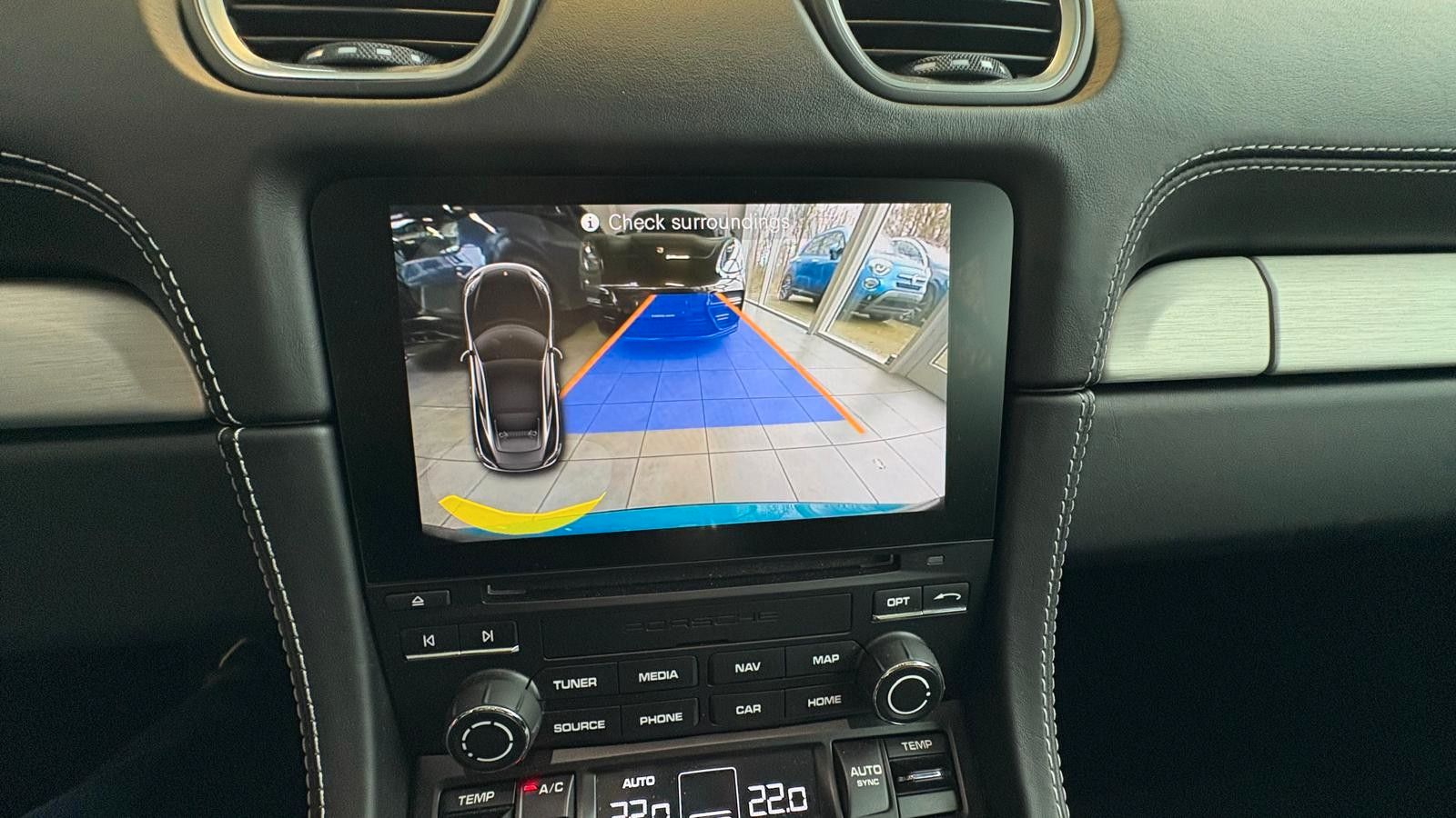Fahrzeugabbildung Porsche Cayman 718 GTS  18 fach sitze/keramik
