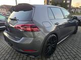 Volkswagen Golf VII Lim. Highline*R-Line Ext*Navi*LED*CarPl - VW Golf Gebrauchtwagen in Wiesbaden