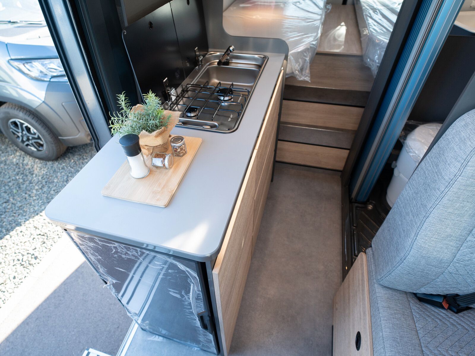 Fahrzeugabbildung Dethleffs Globetrail 640 ES Fiat Heckauszug/Rahmenfenster