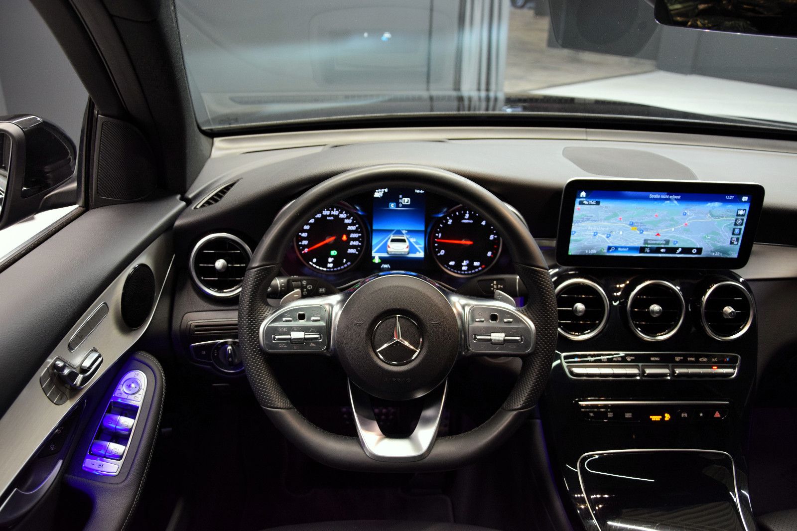 Fahrzeugabbildung Mercedes-Benz GLC 220 d 4Matic AMG Pano HuD Leder ACC Kamera