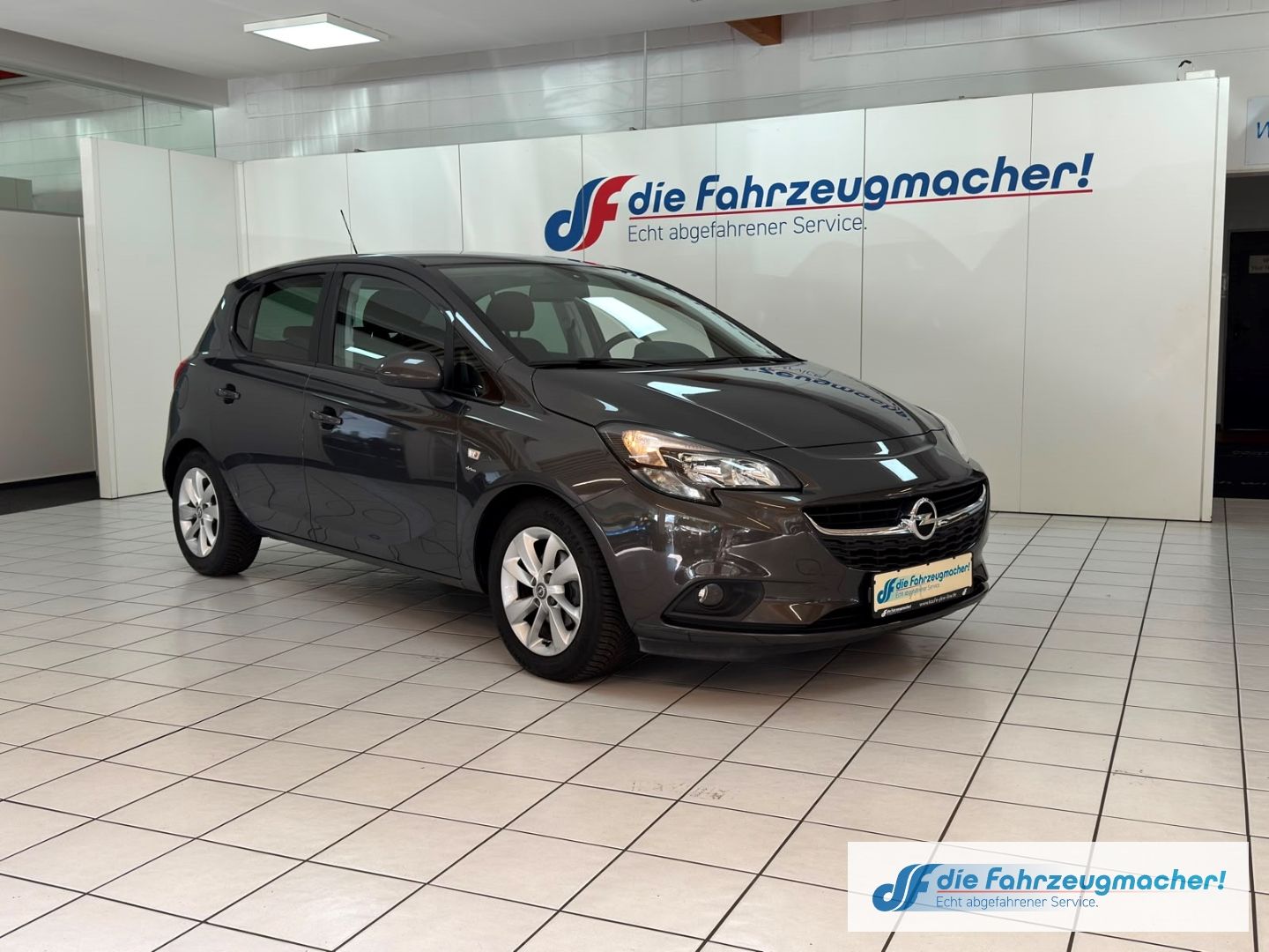 Fahrzeugabbildung Opel Corsa E drive Automati SHZ LenkradH Temp PDC Ber