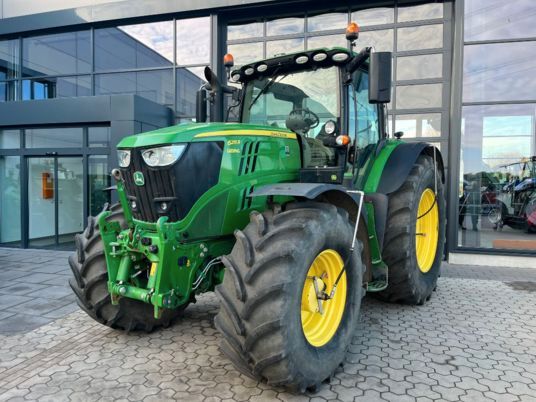 John Deere 6215R