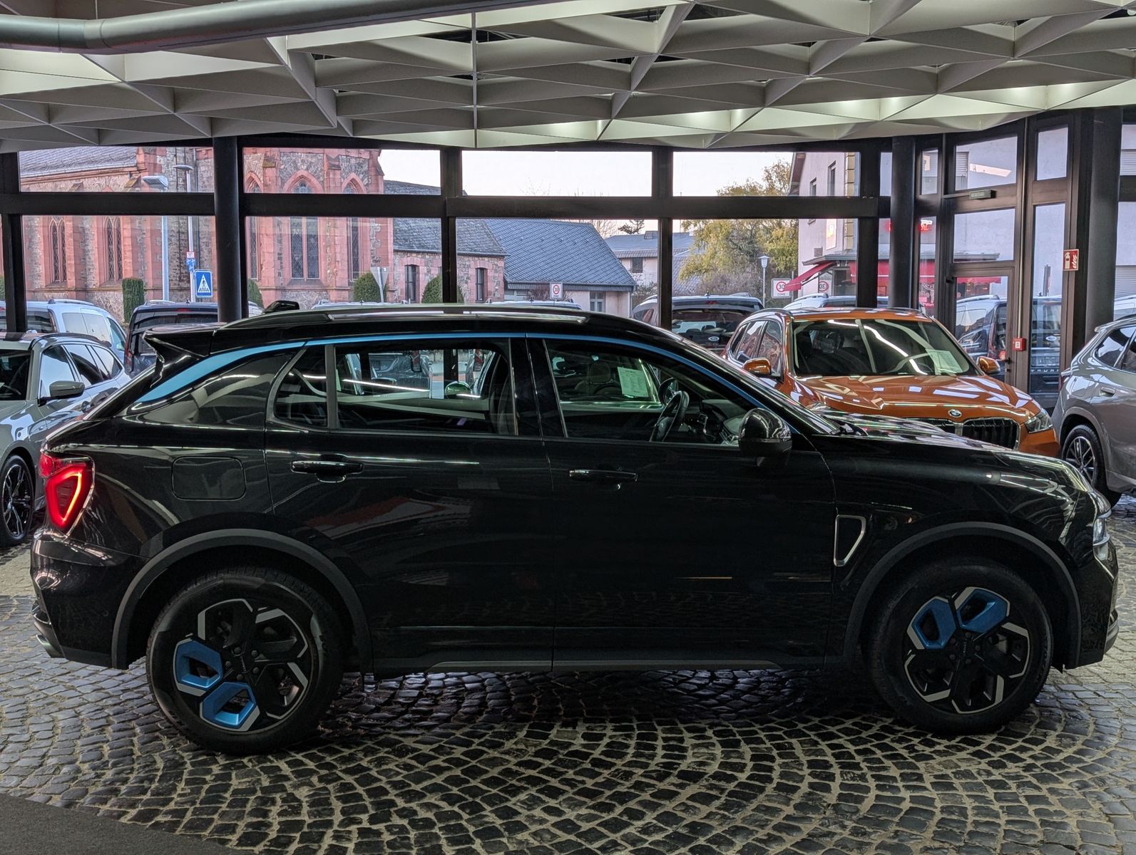 Fahrzeugabbildung Lynk&Co 01 1.5 T HEV ACC PANO APP LED KAM MEMO SHZ 24TKM