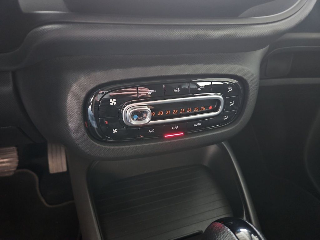 Fahrzeugabbildung Smart EQ ForTwo ''PURE'' LED SHZ Tempomat KlimaA DAB