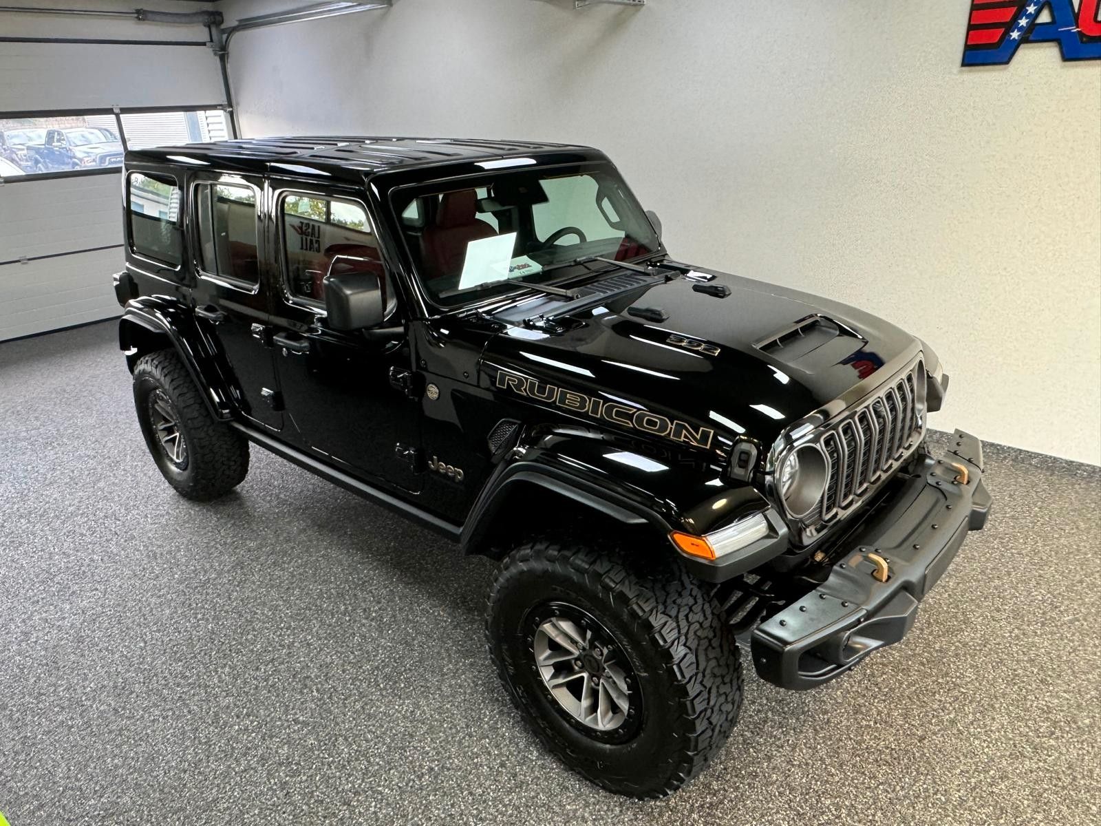 Fahrzeugabbildung Jeep RUBICON 392-6.4L HEMI V8-RECON 35"-STEEL BUMPER