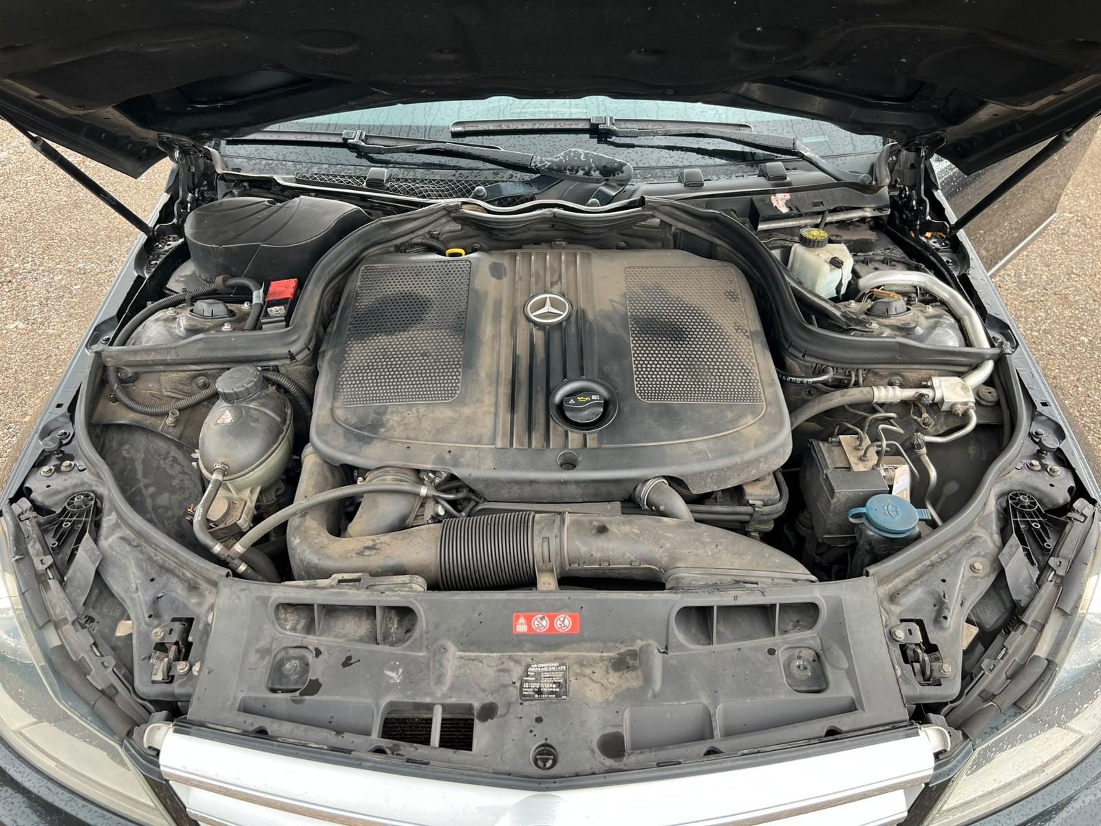 Mercedes-Benz C220 2011 — photo 35