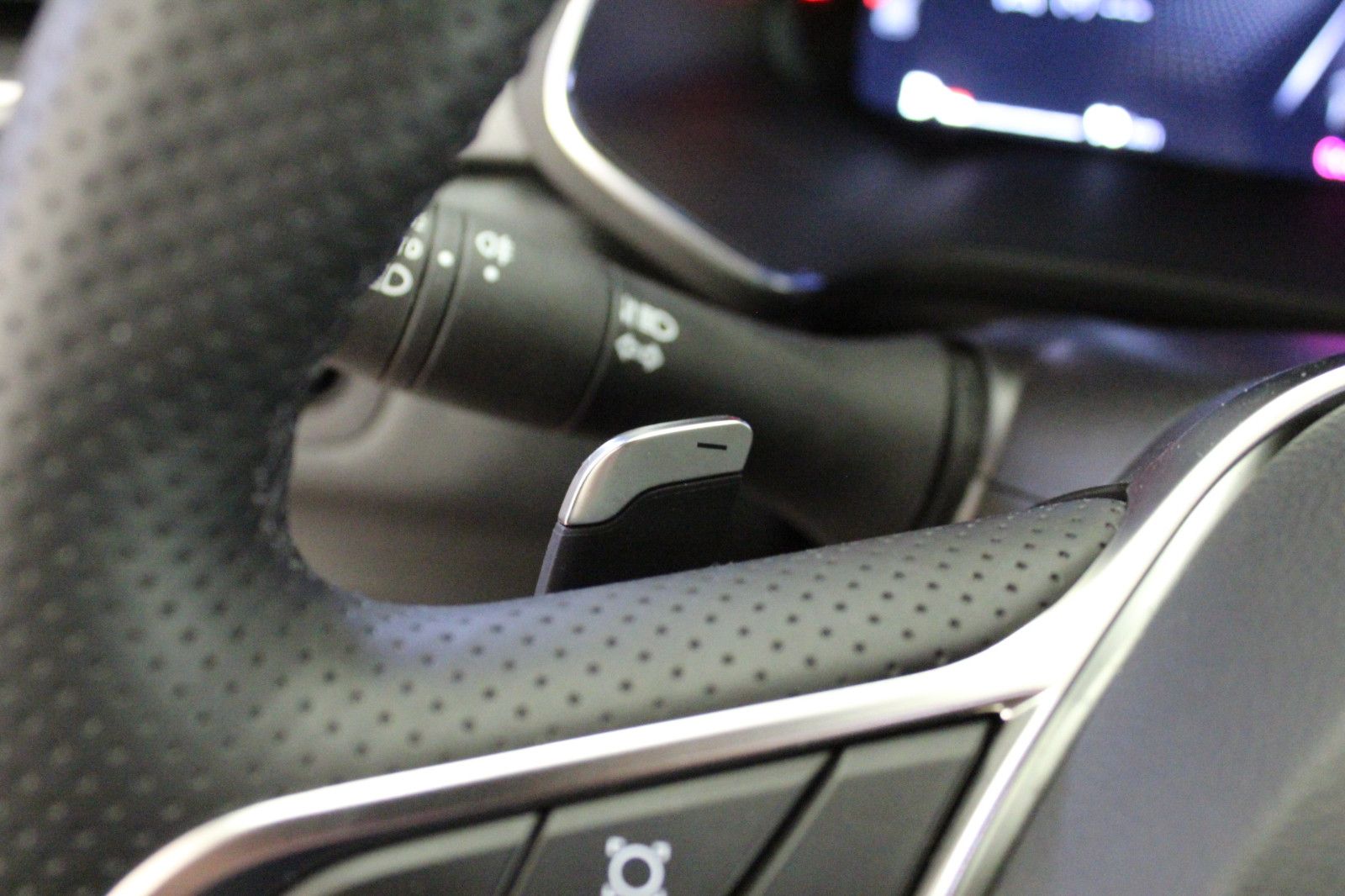 Fahrzeugabbildung Renault Captur Mild Hybrid 160 EDC Techno *Ganzjahresrei