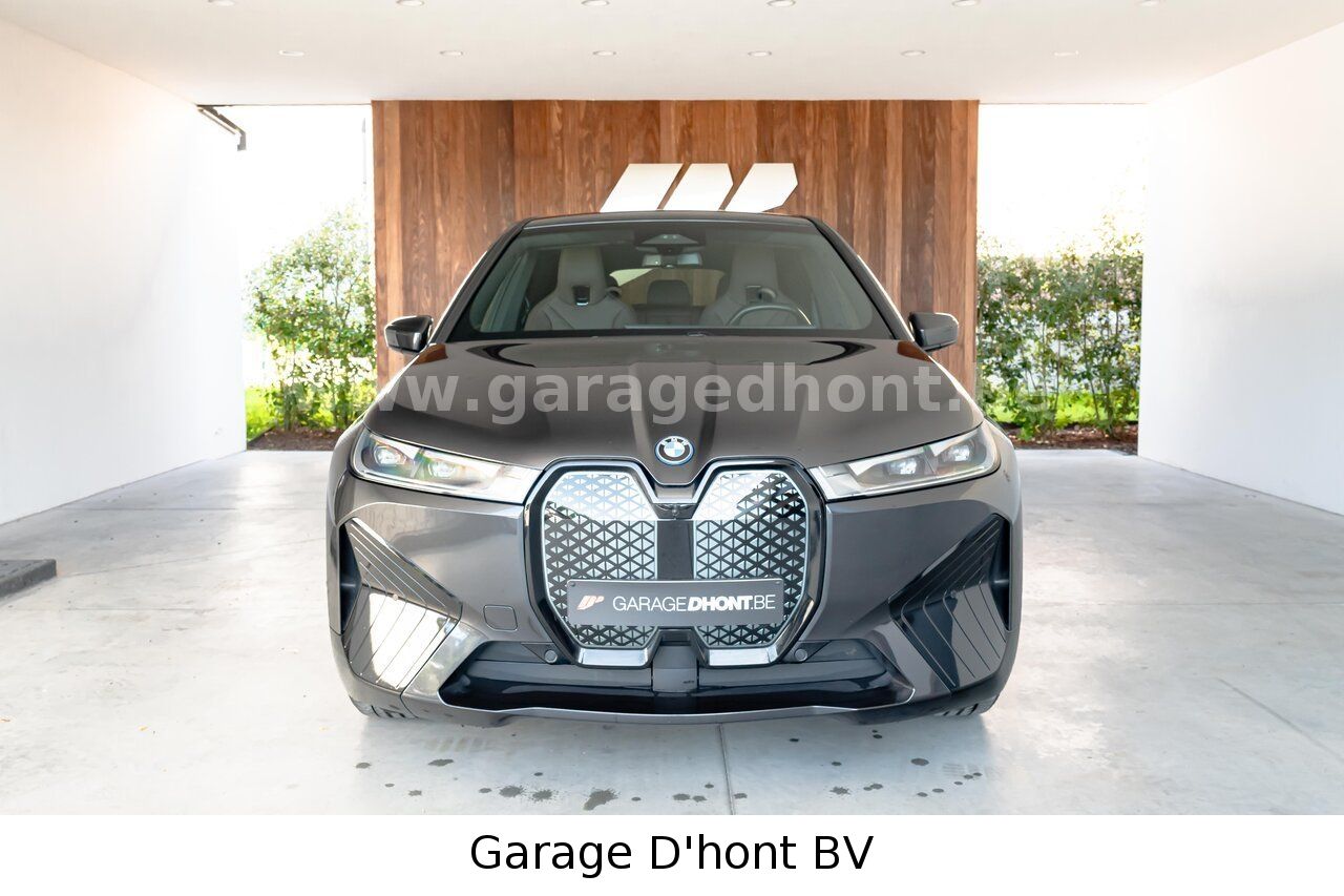 BMW iX xDrive 40e, M pack, parking+, zetel-en stuurw imagem 3