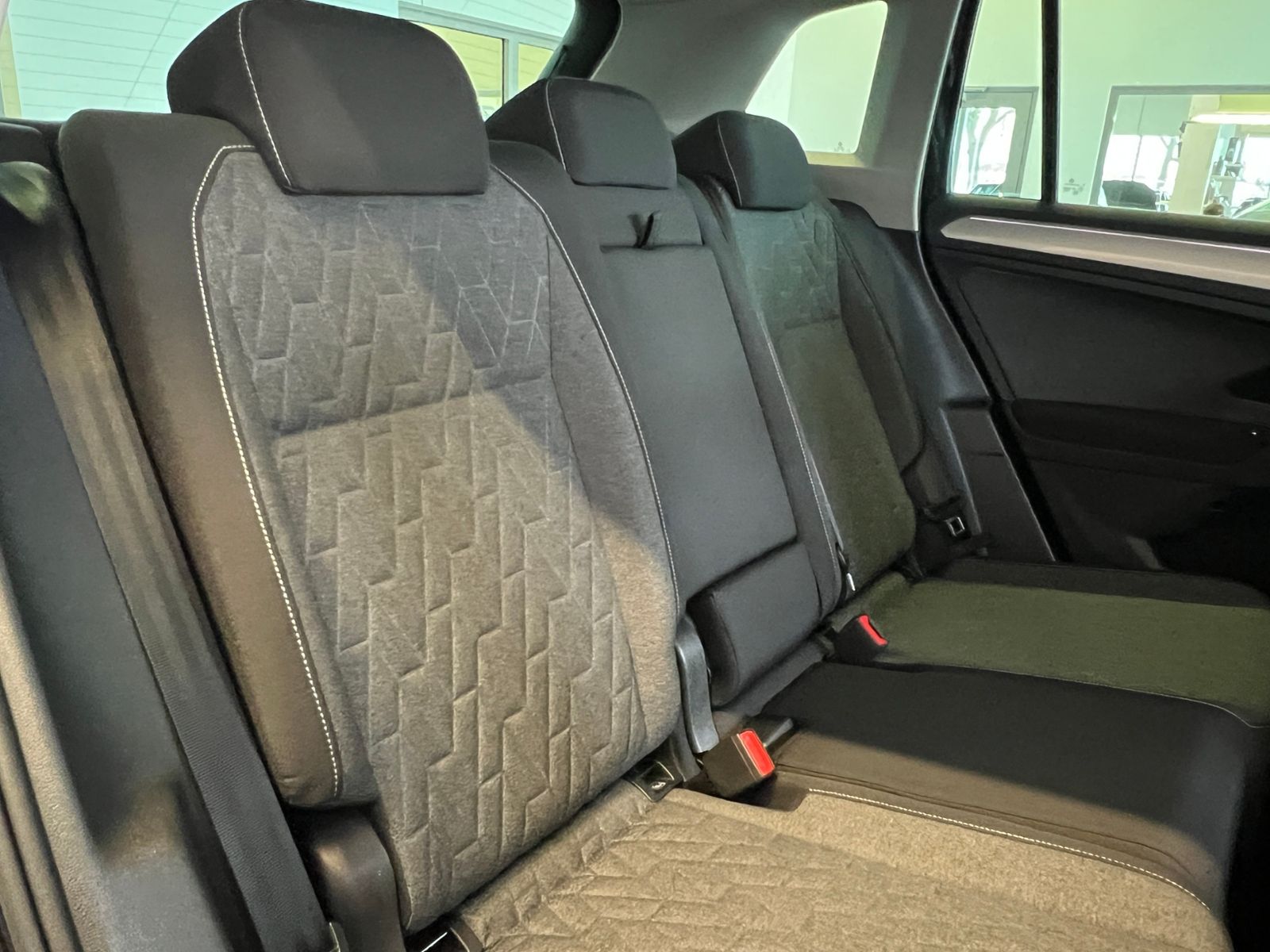 Fahrzeugabbildung Volkswagen Tiguan MOVE 1.5 TSI DSG *AHK, LED, Navi, 17'-LM*