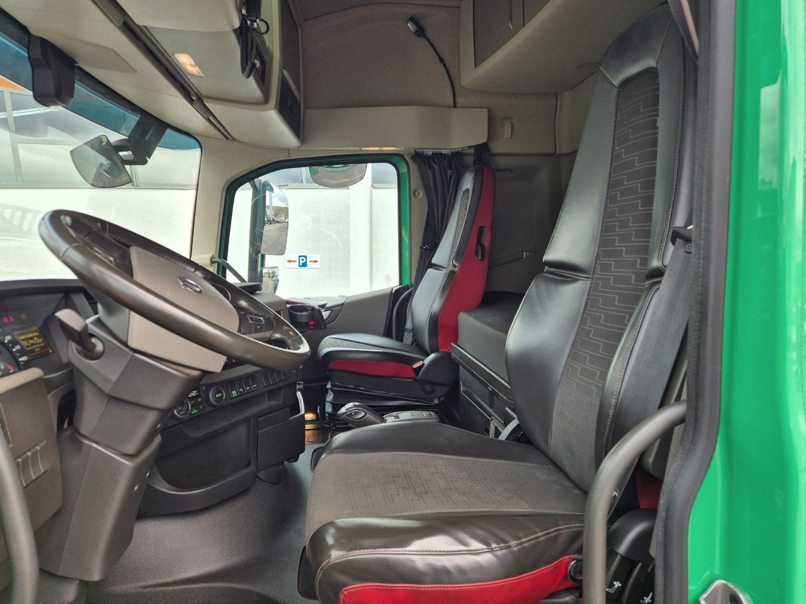 Fahrzeugabbildung Volvo FH 500 Heckkran MKG HLK341SHP Funk AHK