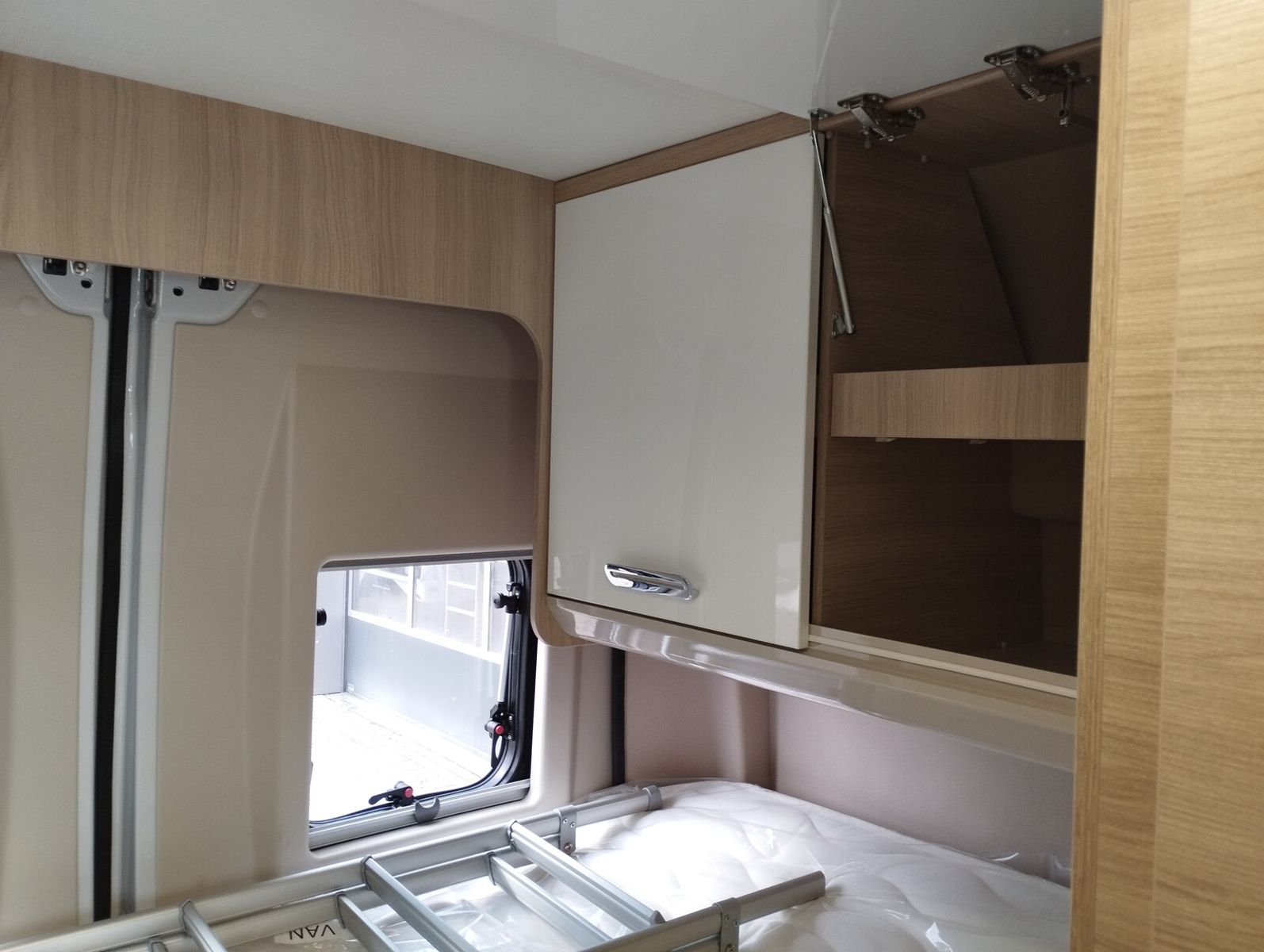 Fahrzeugabbildung Forster Vantasy 541 HB 140 PS mit Pop-Up Dach