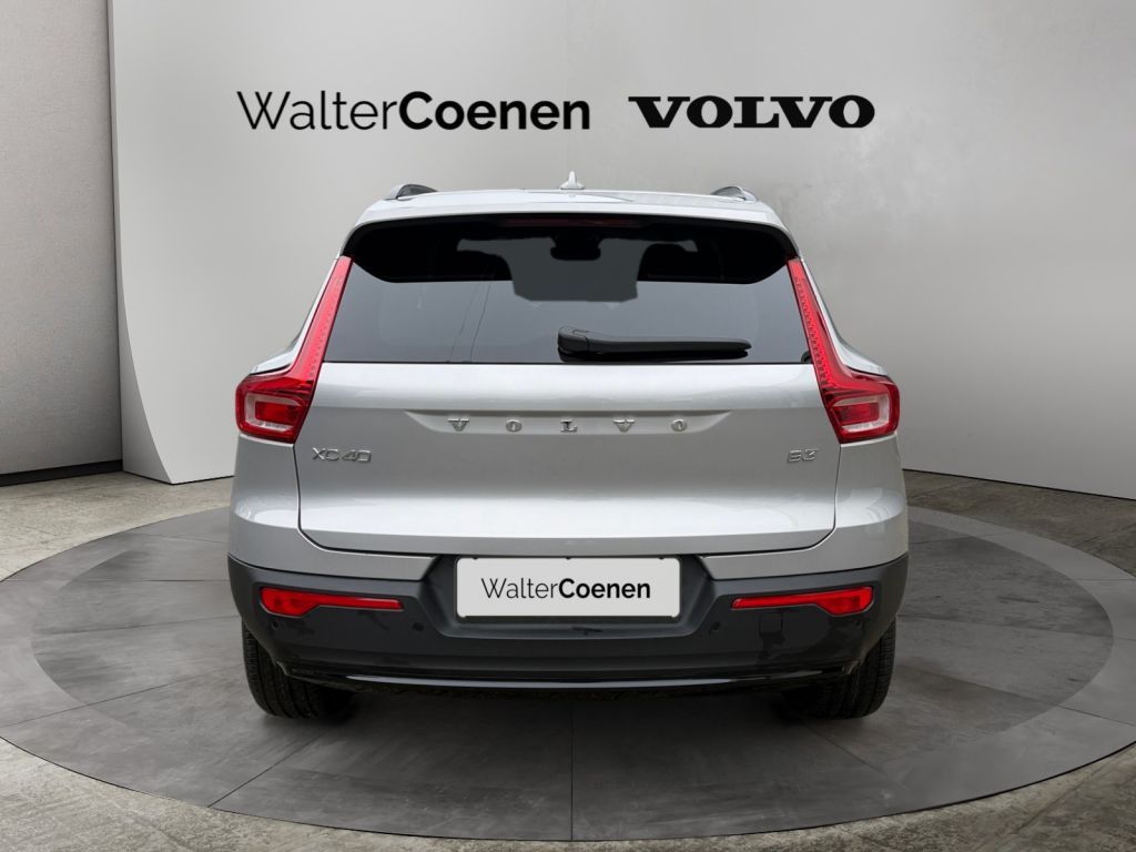 VOLVO XC40 B3 B DKG Plus Dark 360° Notrad getönte Sche VOLVO XC40 B3 B DKG Plus Dark 360° Notrad getönte Sche