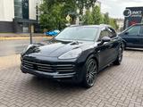 Porsche Cayenne E-Hybrid*Pano*Luft*22Zoll*AHK*360Kamera* - Porsche Cayenne mit Hybrid-Antrieb: Blau