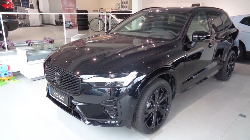 Volvo XC60 B5 Plus Black Edition AWD*HUD*PANOSD*MATRIX