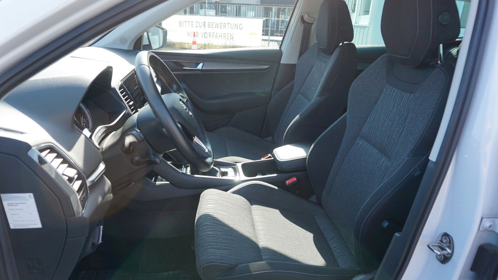 Fahrzeugabbildung SKODA Karoq Style, LED, PDC, SR+WR, Apple CarPlay
