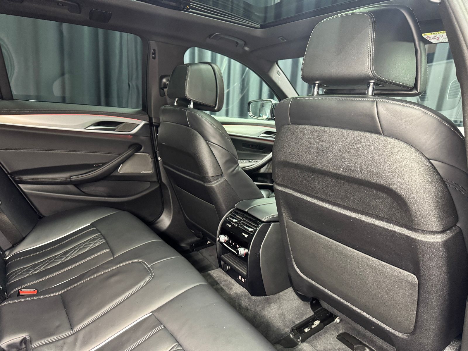 Fahrzeugabbildung ALPINA B5 4.4 Touring|LASER|PANO|HEAD-UP|VOLL