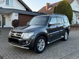 Mitsubishi Pajero 3,2 DI-D 4WD Edition 30 Automatik 7 Sitze - gebrauchte Mitsubishi Pajero aus dem Jahr 2015