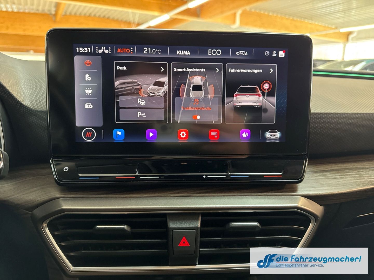 Fahrzeugabbildung SEAT Leon Sportstourer Xcellence e-HYBRID Navi Digita