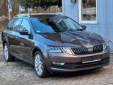 Skoda Octavia Combi Clever 2.0 TDI 4x4 DSG*ACC*AHK - Skoda Octavia mit Diesel-Antrieb: Kombi, 2.0