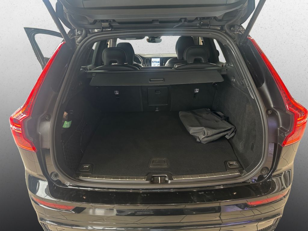 VOLVO XC60 T8 AWD Recharge Polestar Engineered VOLVO XC60 T8 AWD Recharge Polestar Engineered