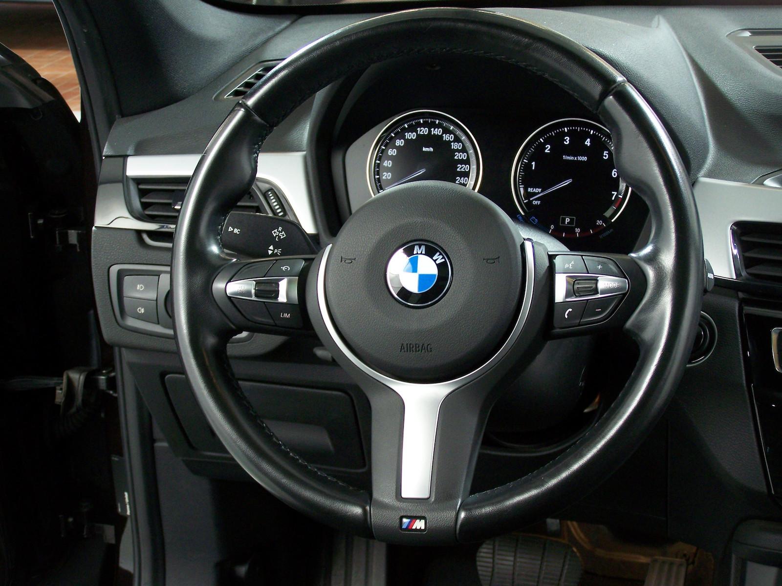 BMW X1 xDrive 20 i Advantage AUTOM PANOR+R19+LED+NAV