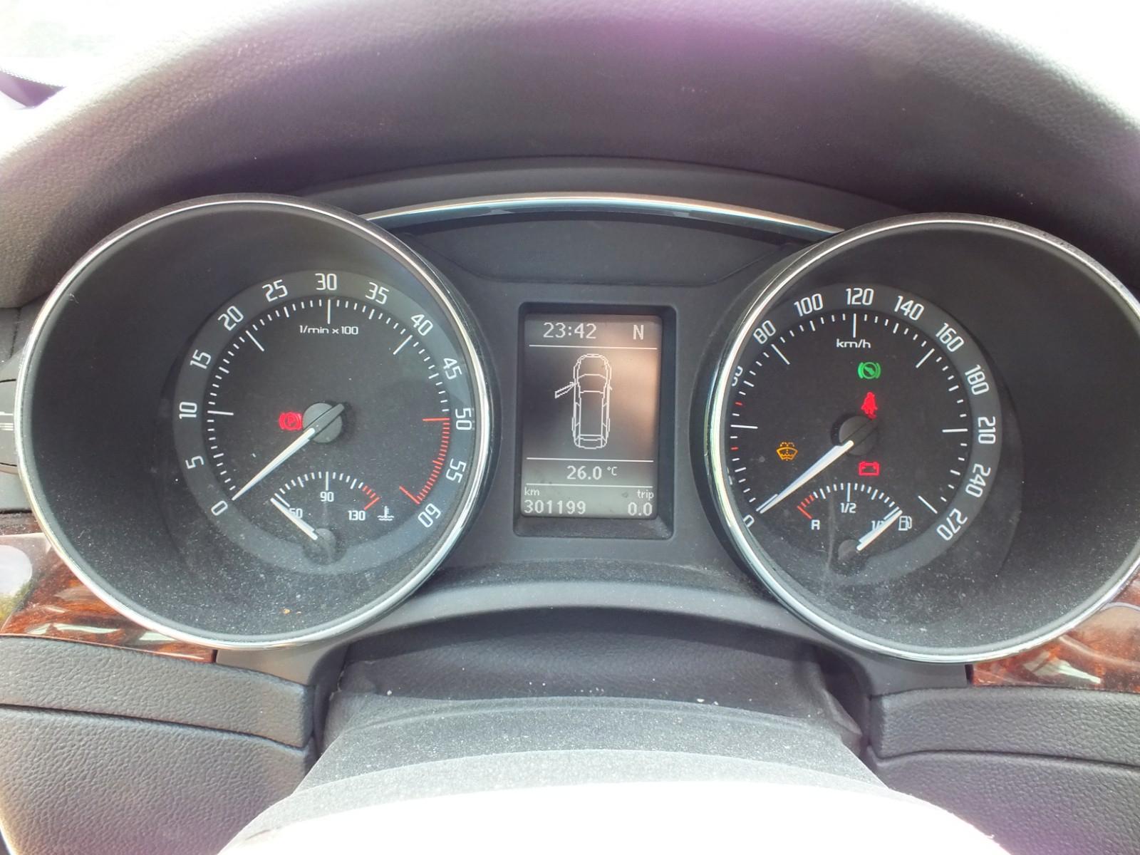 Skoda Superb 2013 — photo 14