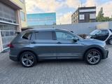 Volkswagen Tiguan Allspace R-Line 7 Sitzer  4Motion Standh. - Volkswagen in Frankfurt (Main)
