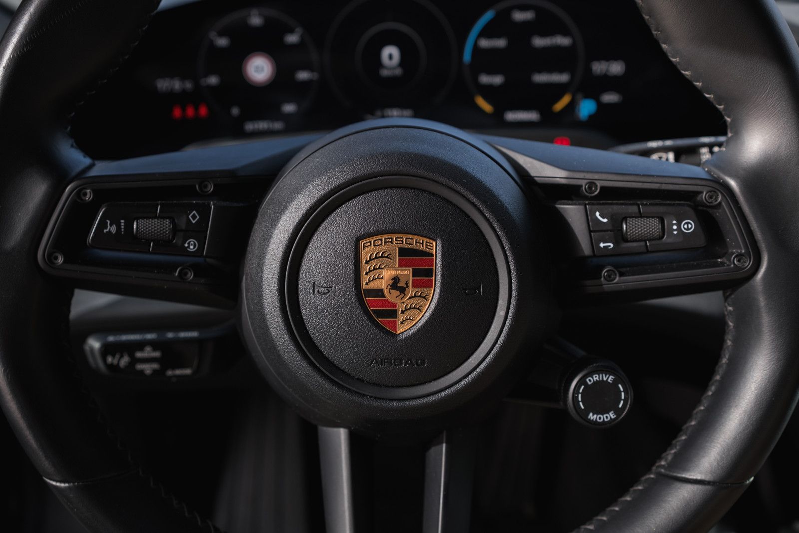 Fahrzeugabbildung Porsche Taycan Sport Turismo-Pano-PerformBatt.-WP-PASM