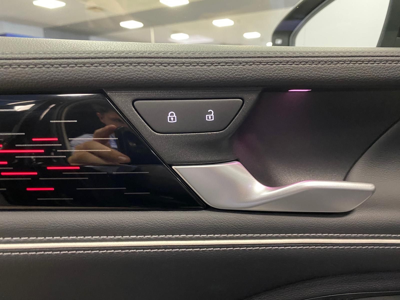 Fahrzeugabbildung Volkswagen Passat Variant 1.5 eTSI Elegance AHK+MATRIX+ACC+