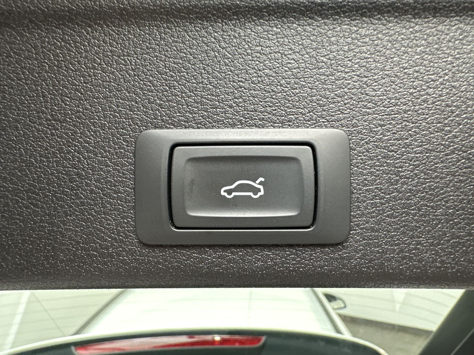 Fahrzeugabbildung Audi A4 Avant 35 TDI S-Line Black NAV+LED+KAM+VC+18ZO