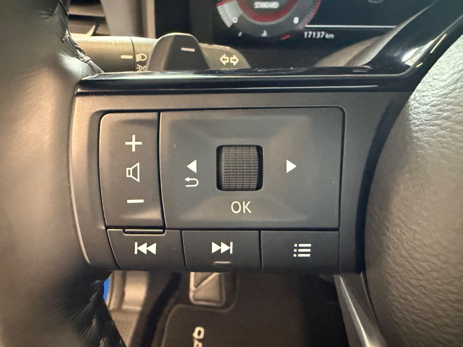 Fahrzeugabbildung Nissan Qashqai Tekna MHEV Autom.;Headup,Leder,17.136 km