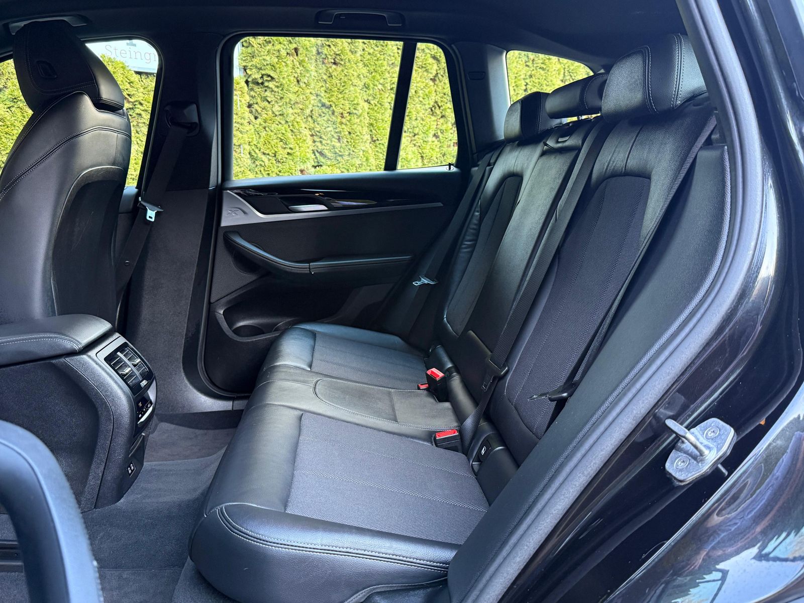 Fahrzeugabbildung BMW X3 xDrive Aut. 20i LED+NAVI+SHZ+LIVE+SPORT+LEDER
