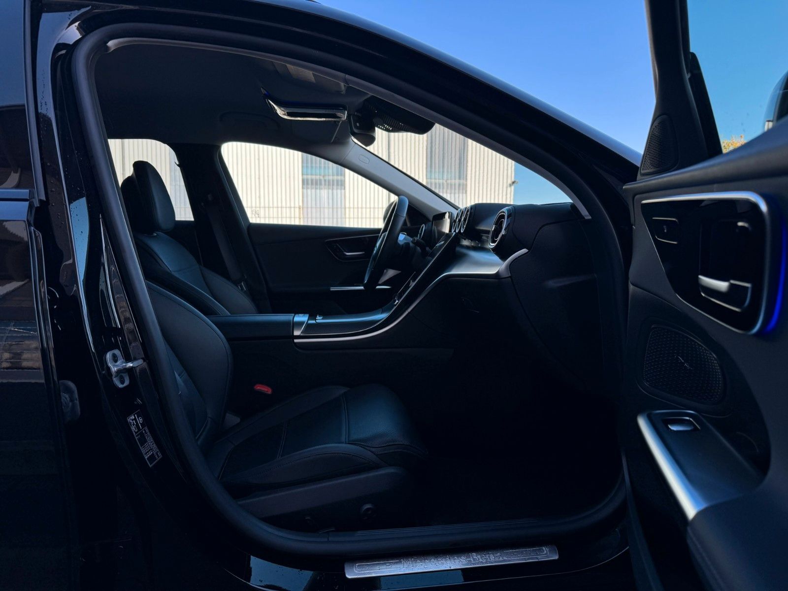 Fahrzeugabbildung Mercedes-Benz C 300e T Avantgarde AHK+Distr+Night+Ambiente+RFK