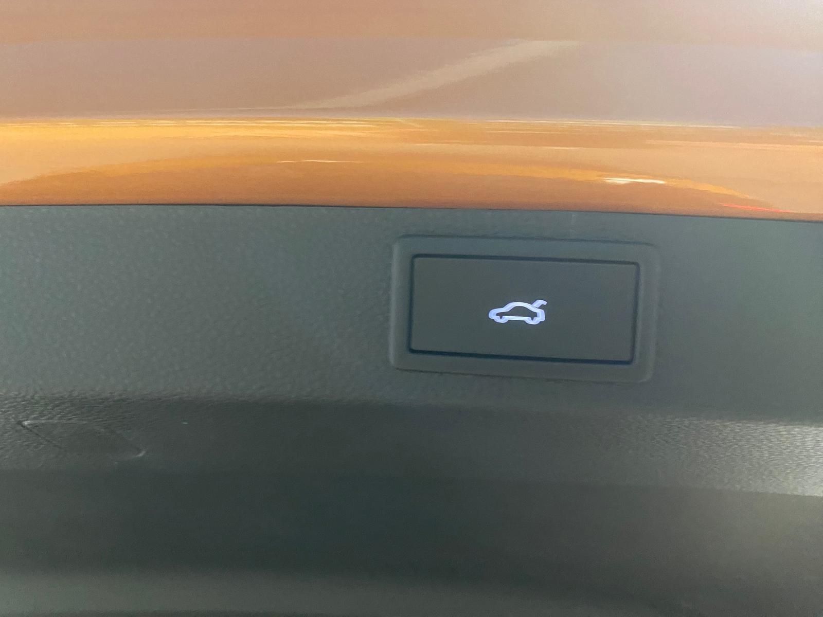 Fahrzeugabbildung SKODA Karoq 1.5 ACT SPORTLINE+5J GA+MATRIX+ACC+360+AHK