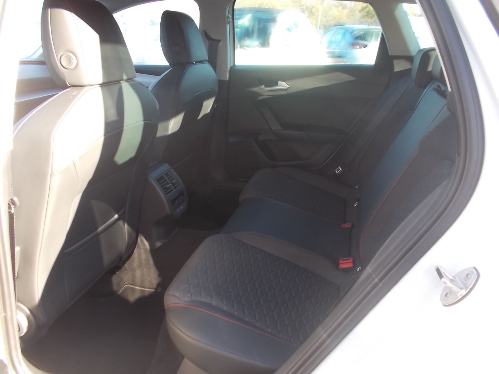 Fahrzeugabbildung SEAT Leon Sportstourer FR 2.0 TDI DSG