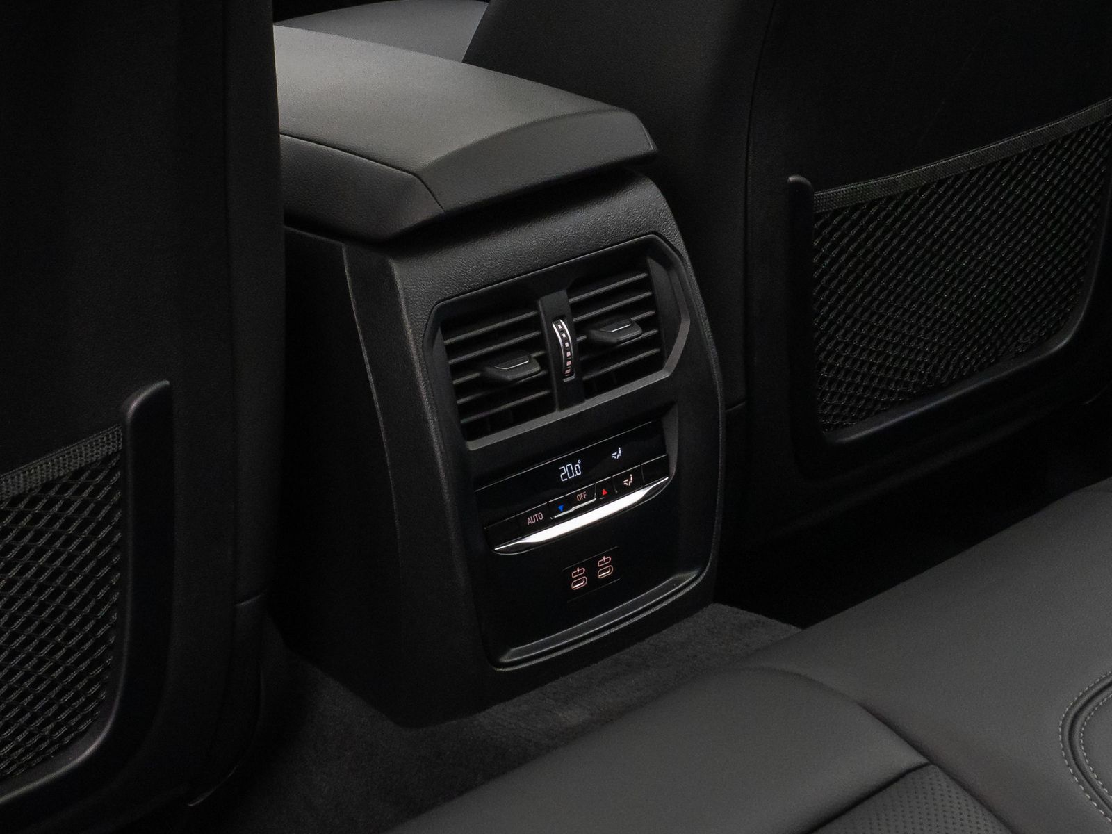 Fahrzeugabbildung BMW 320e xD Panorama Kamera DAB HiFi Alarm Sport LED