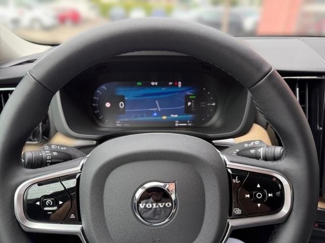 Volvo XC60 T6 Plug-In Hybrid AWD Plus Dark Mj26 mit 36