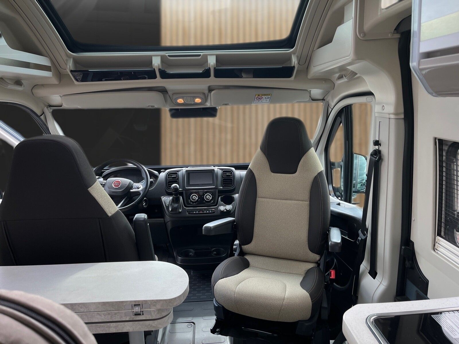 Fahrzeugabbildung Chausson Van Sport Line V697 Automatik AHK Wechselrichter