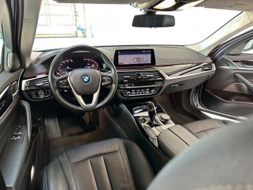 Fahrzeugabbildung BMW 540i xD DAB Alarm 360°H/K HUD 20" LiveCockpitPro