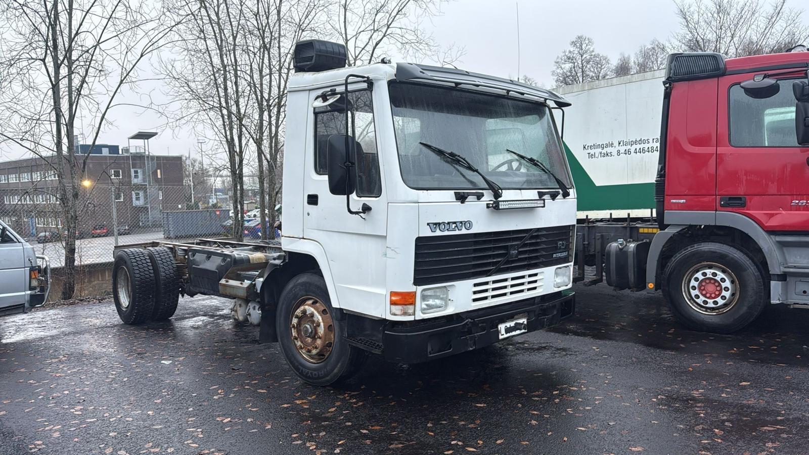Volvo FL7 4x2 chassis full steel manual