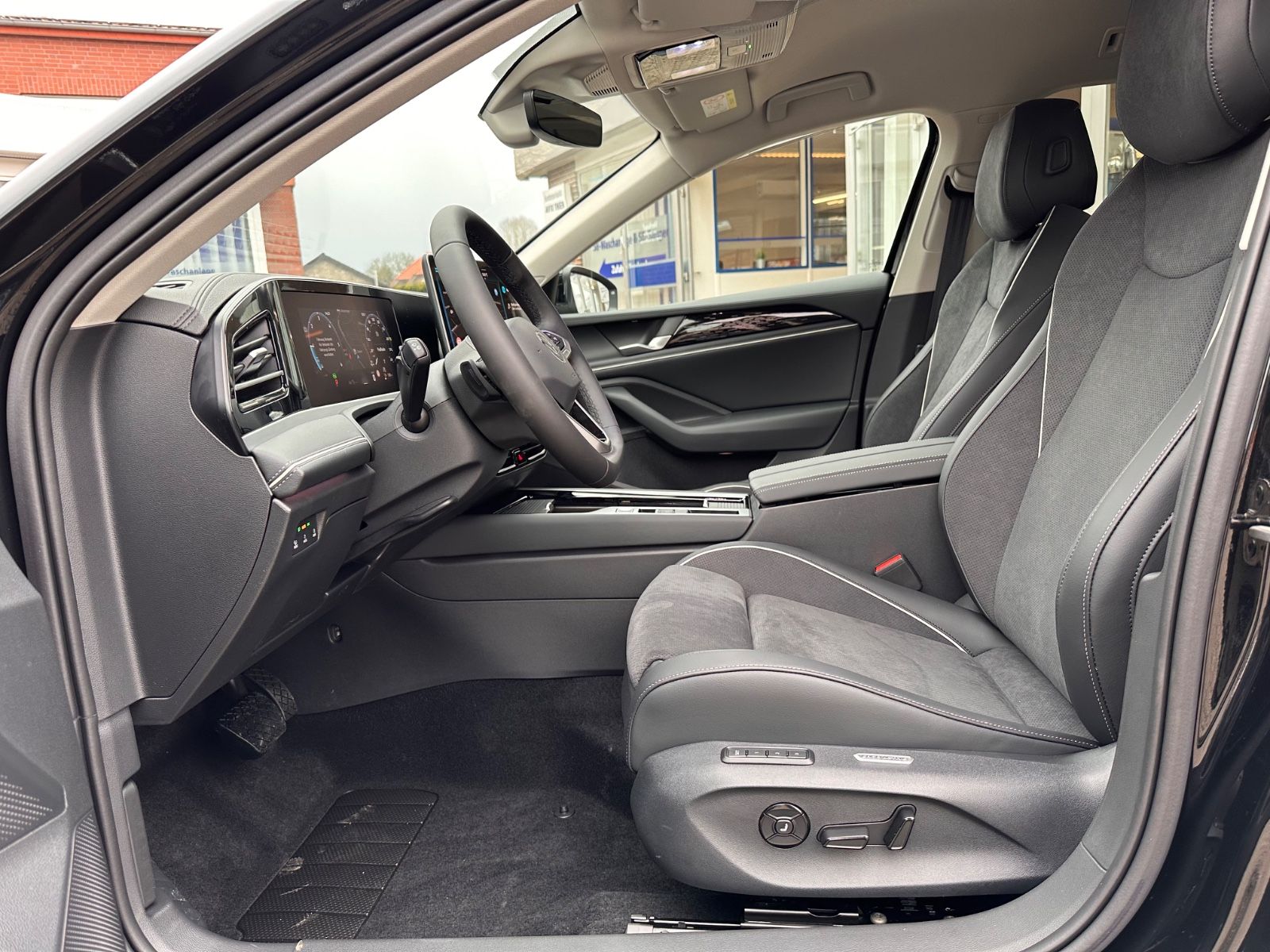 Fahrzeugabbildung Volkswagen Passat Variant 2.0 TDI Elegance Matrix/AHK/Navi