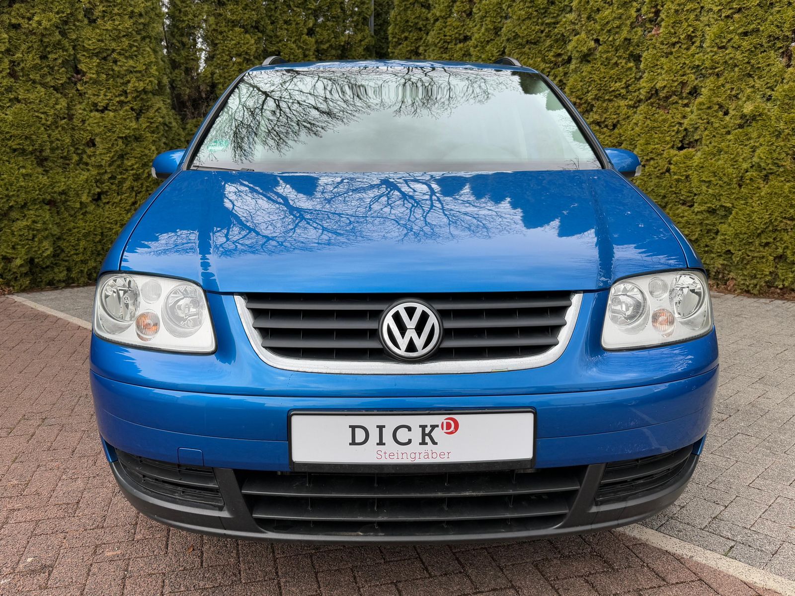 Fahrzeugabbildung Volkswagen Touran 2.0 FSI Goal NAVI+AHK+PDC+TEMP+ALLWETTER+
