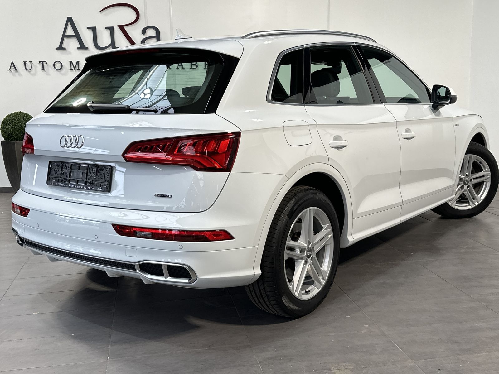 Fahrzeugabbildung Audi Q5 55 TFSIe Qu S-Line NAV+LED+AHK+VCOCK+PANO+SHZ
