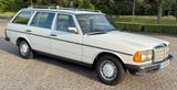 Mercedes-Benz 240TD (W123) T-Modell Automatik - Mercedes-Benz aus 1984 mit Diesel-Antrieb