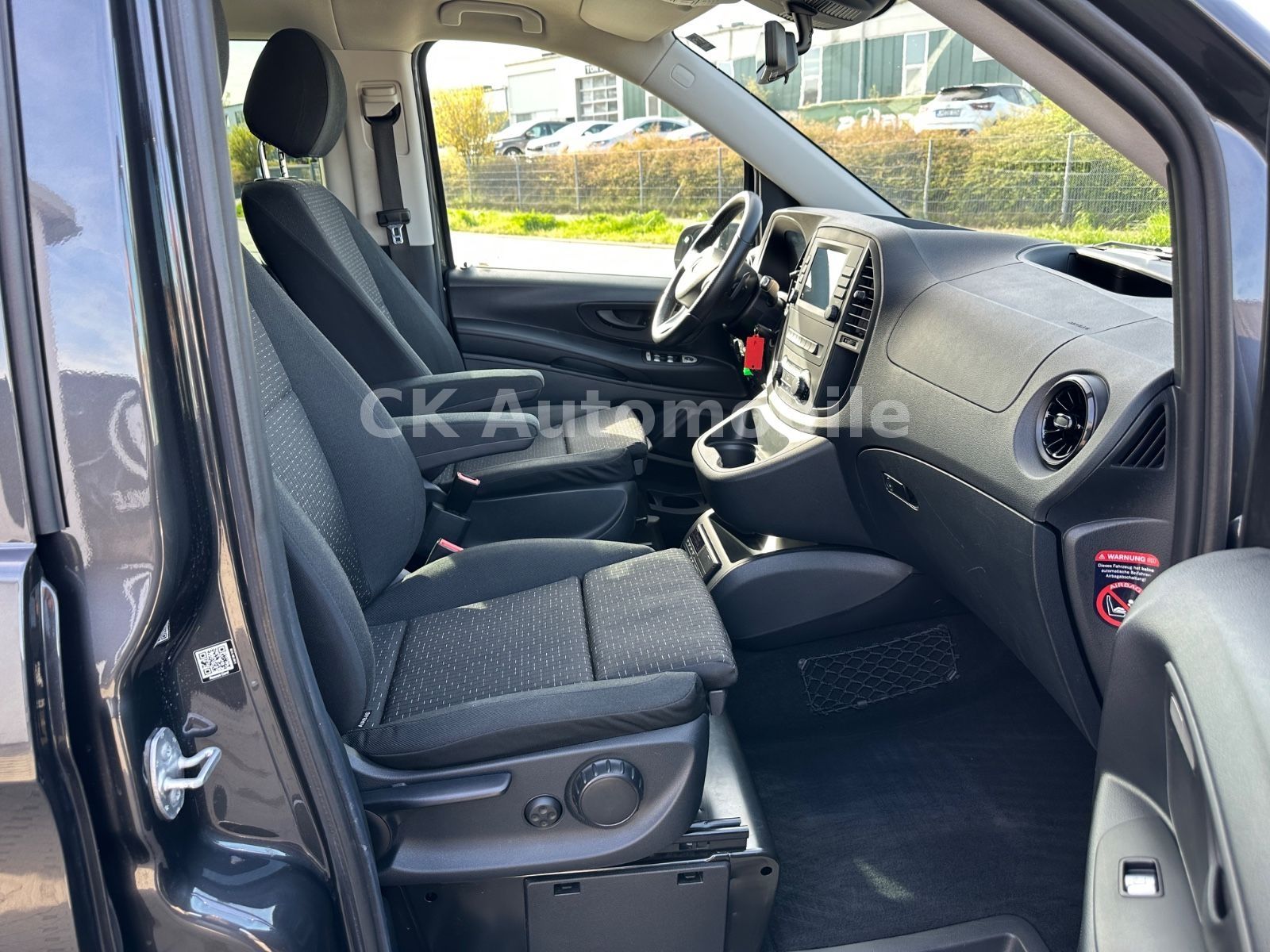 Fahrzeugabbildung Mercedes-Benz Vito Tourer Pro 124 Edition Autom/8Sitze/Kam/AHK