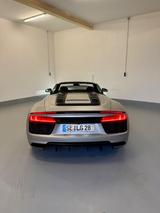 Audi R8 5.2 FSI S tronic quattro Spyder - - silberne Audi R8