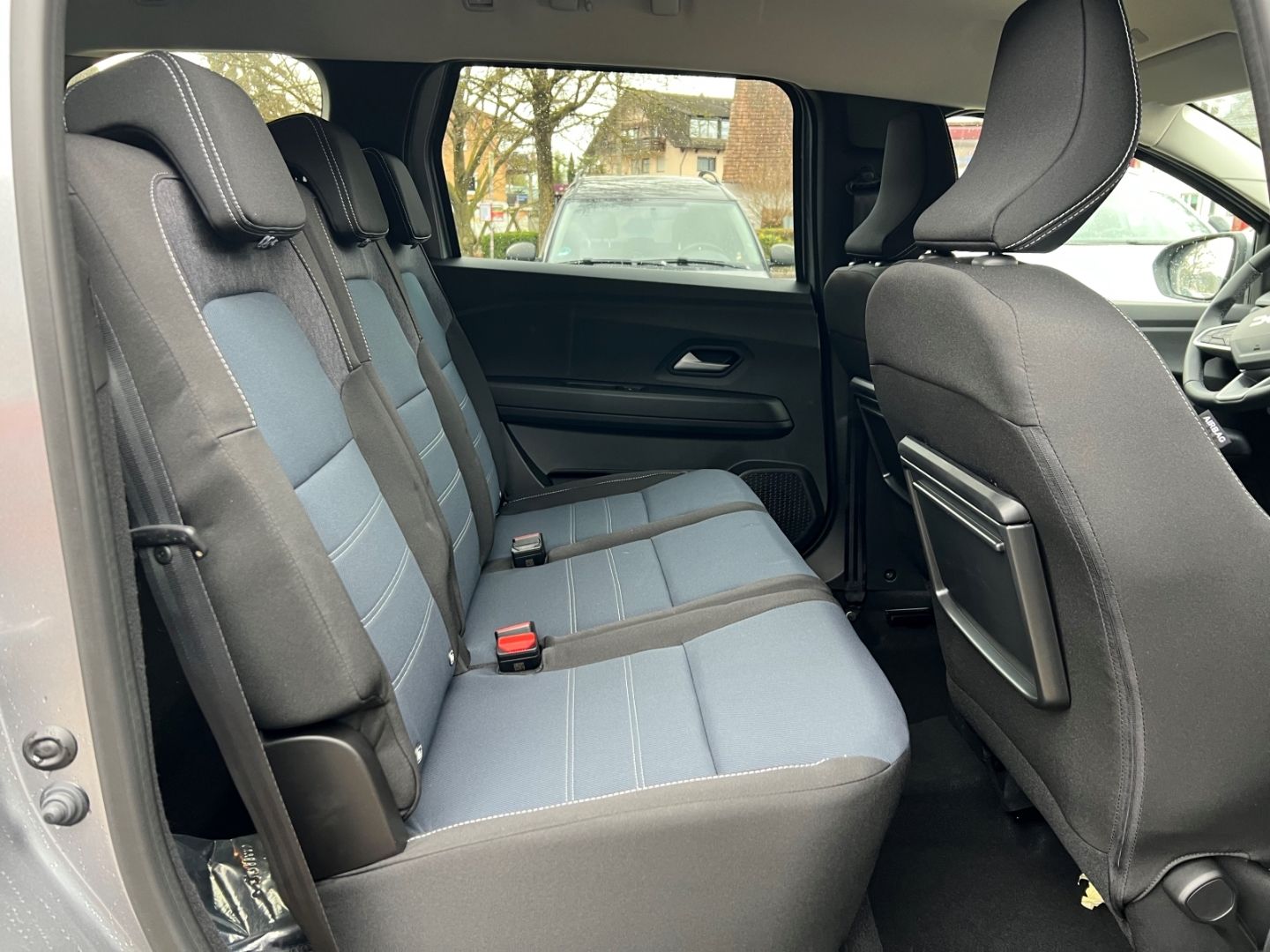 Fahrzeugabbildung Dacia Jogger Journey Navi Klimaautom Fahrerprofil SHZ