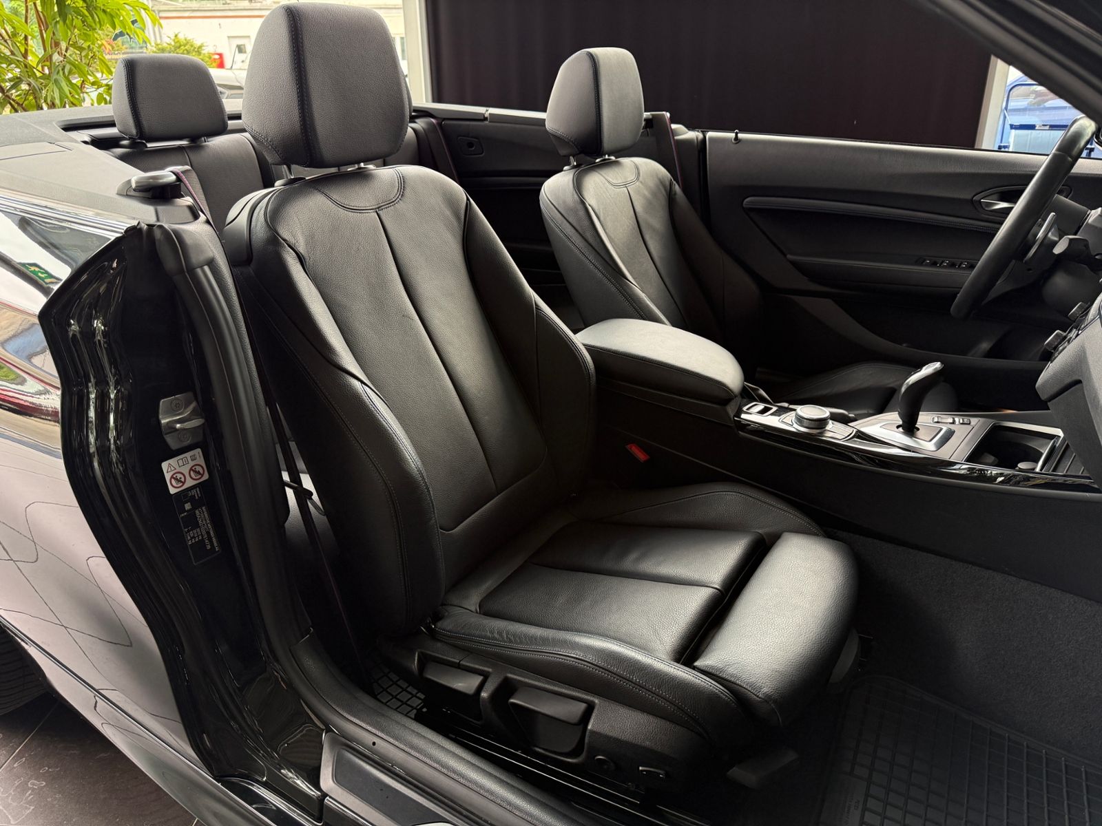 Fahrzeugabbildung BMW 220i Cabrio M Sport H/K LED NAV PDC SHZ 18"