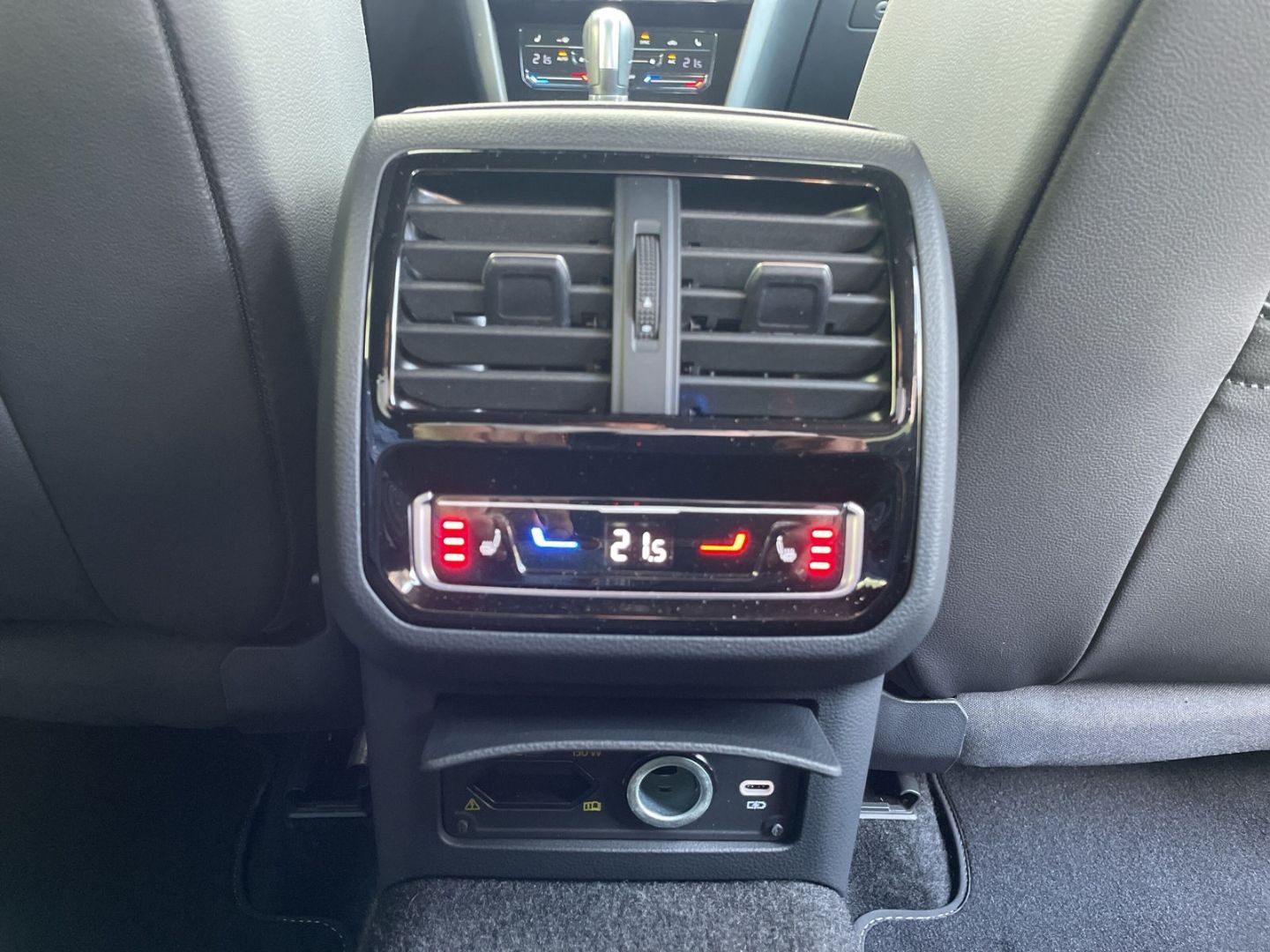 Arteon 2.0 TSI DSG R-Line AHK/DCC/Kamera/Keyless